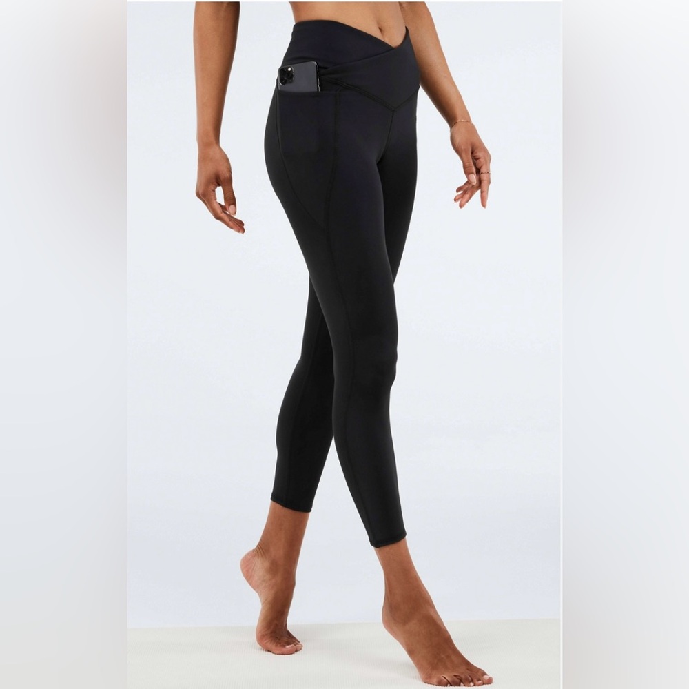 Fabletics Oasis Pureluxe High Waisted Crossover 7/8 Leggings